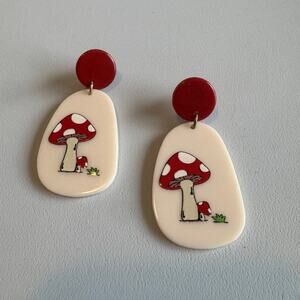 Red and white mushroom stud earrings